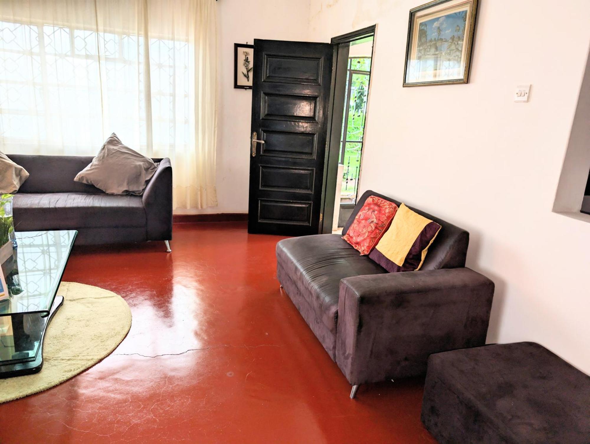 Dans Place Moshi Luaran gambar
