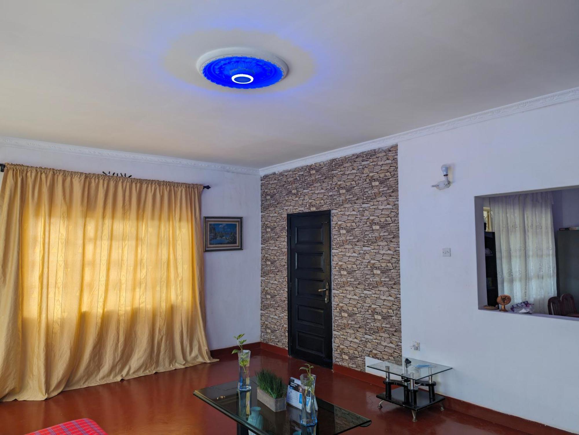 Dans Place Moshi Luaran gambar