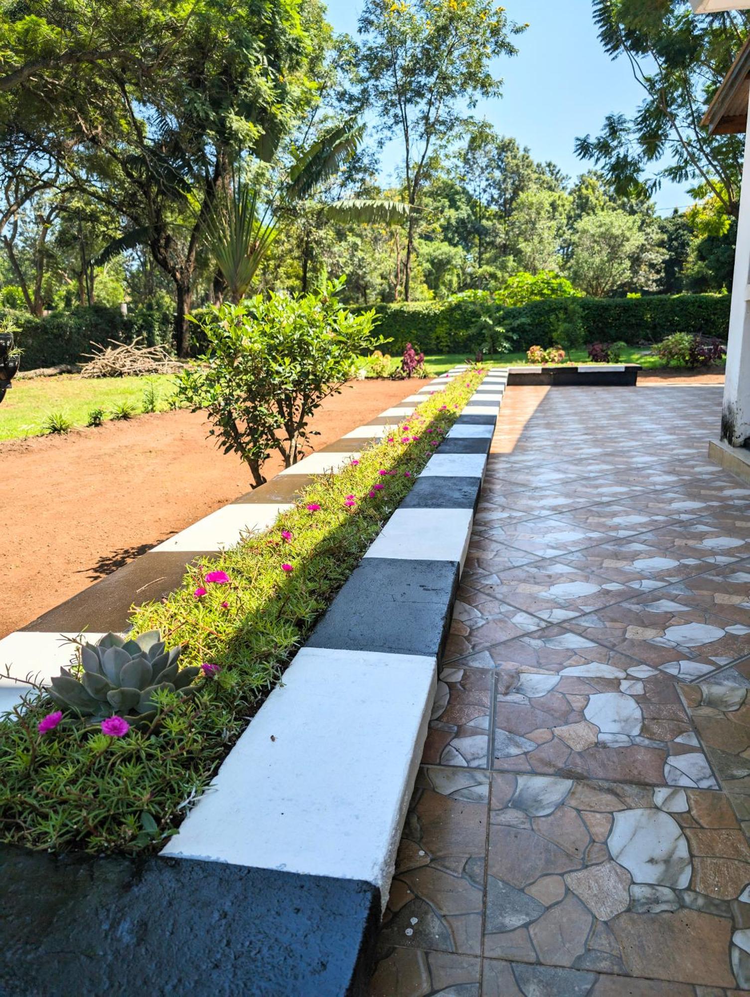 Dans Place Moshi Luaran gambar