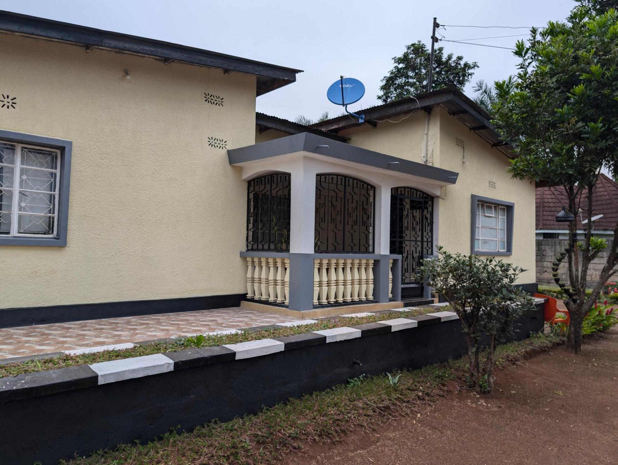 Dans Place Moshi Luaran gambar