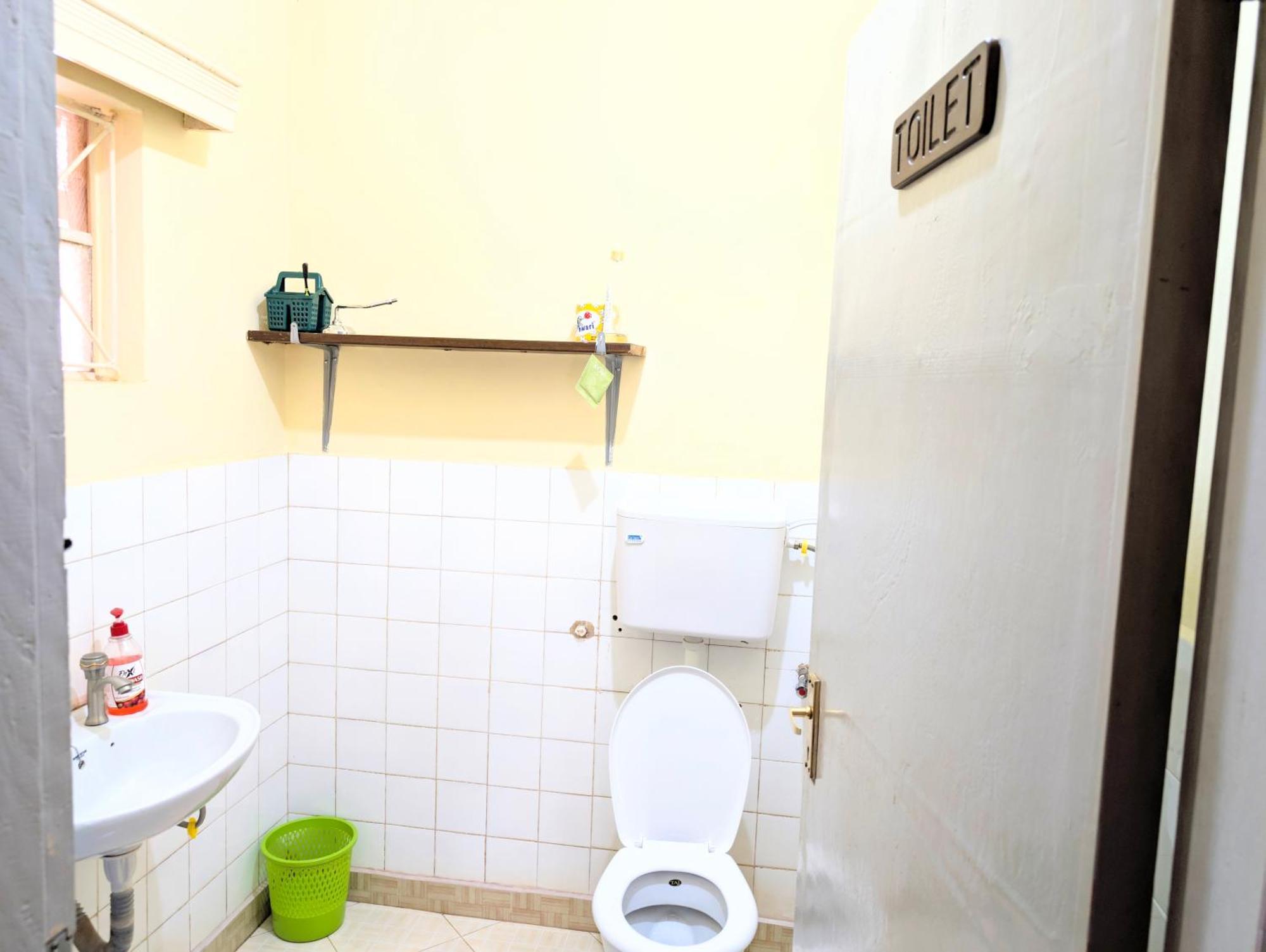 Dans Place Moshi Luaran gambar