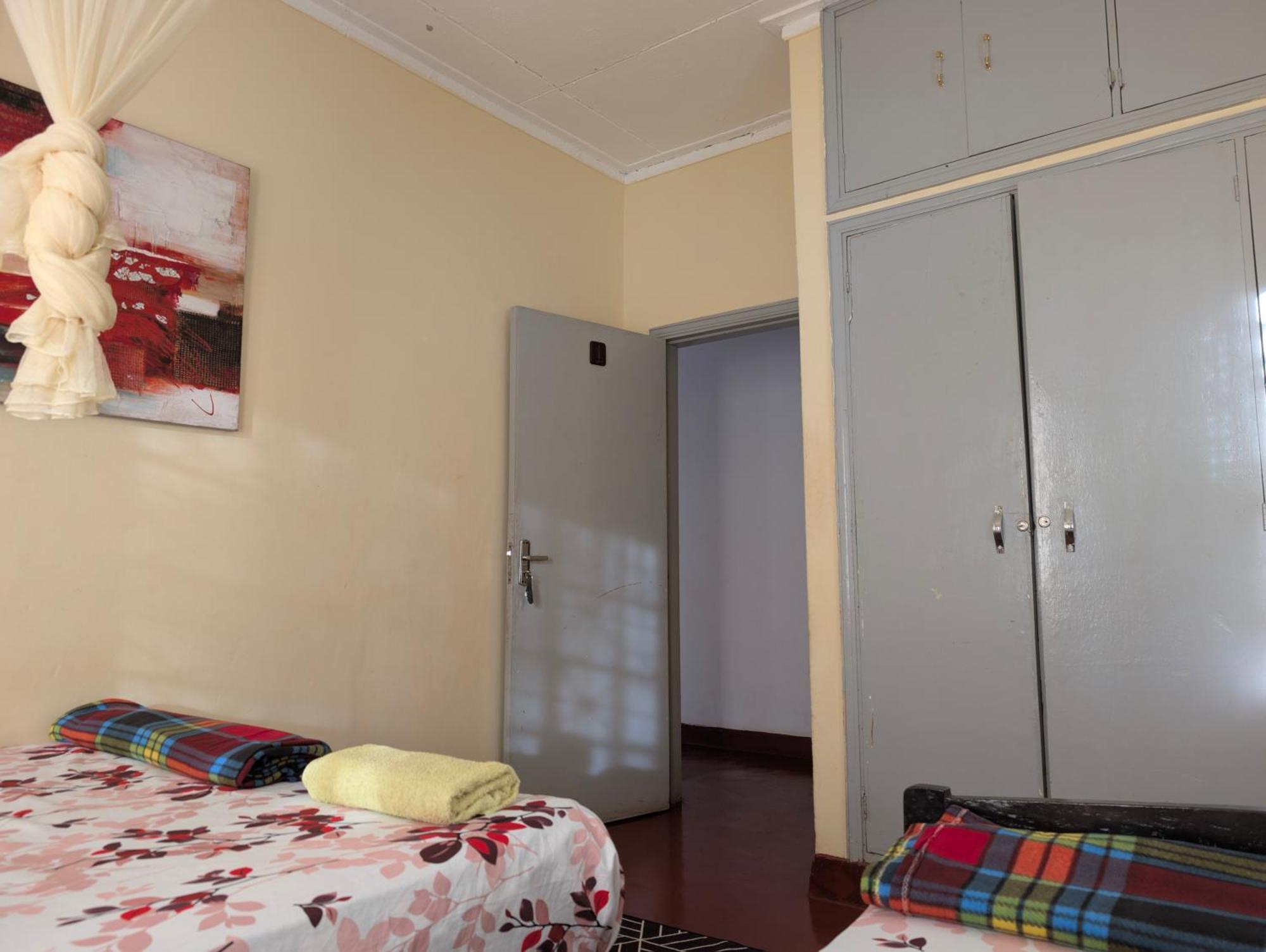 Dans Place Moshi Luaran gambar